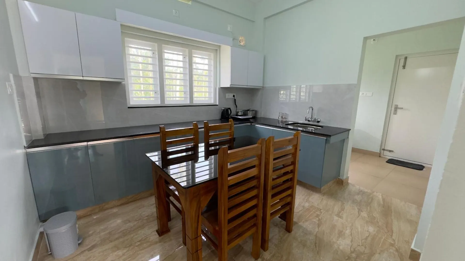 The Karlyle Homestay Vaduvanchal Inde