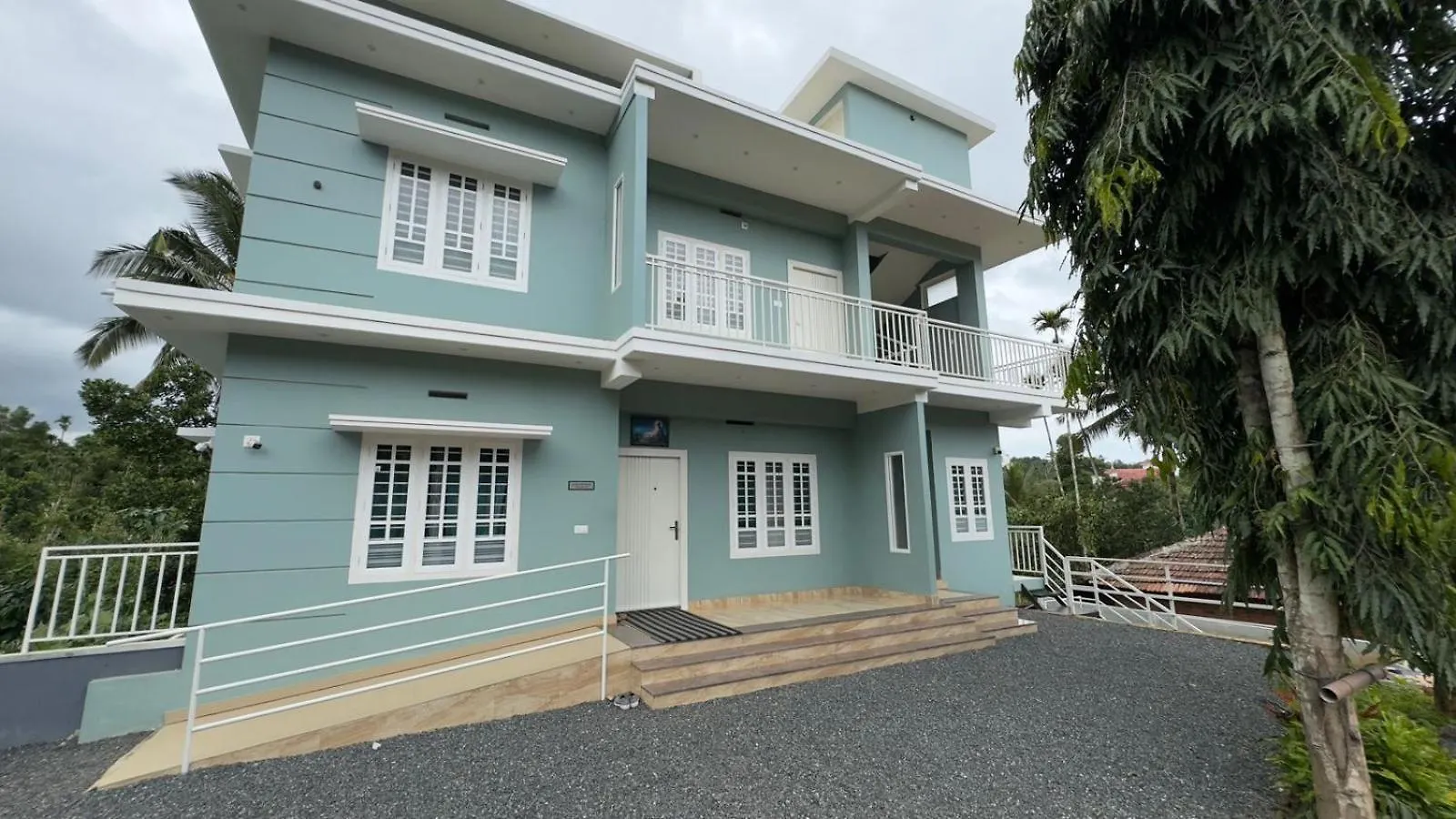 The Karlyle Homestay Vaduvanchal Hotel