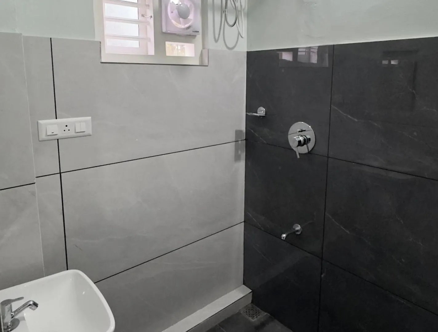 Hotel The Karlyle Homestay Vaduvanchal